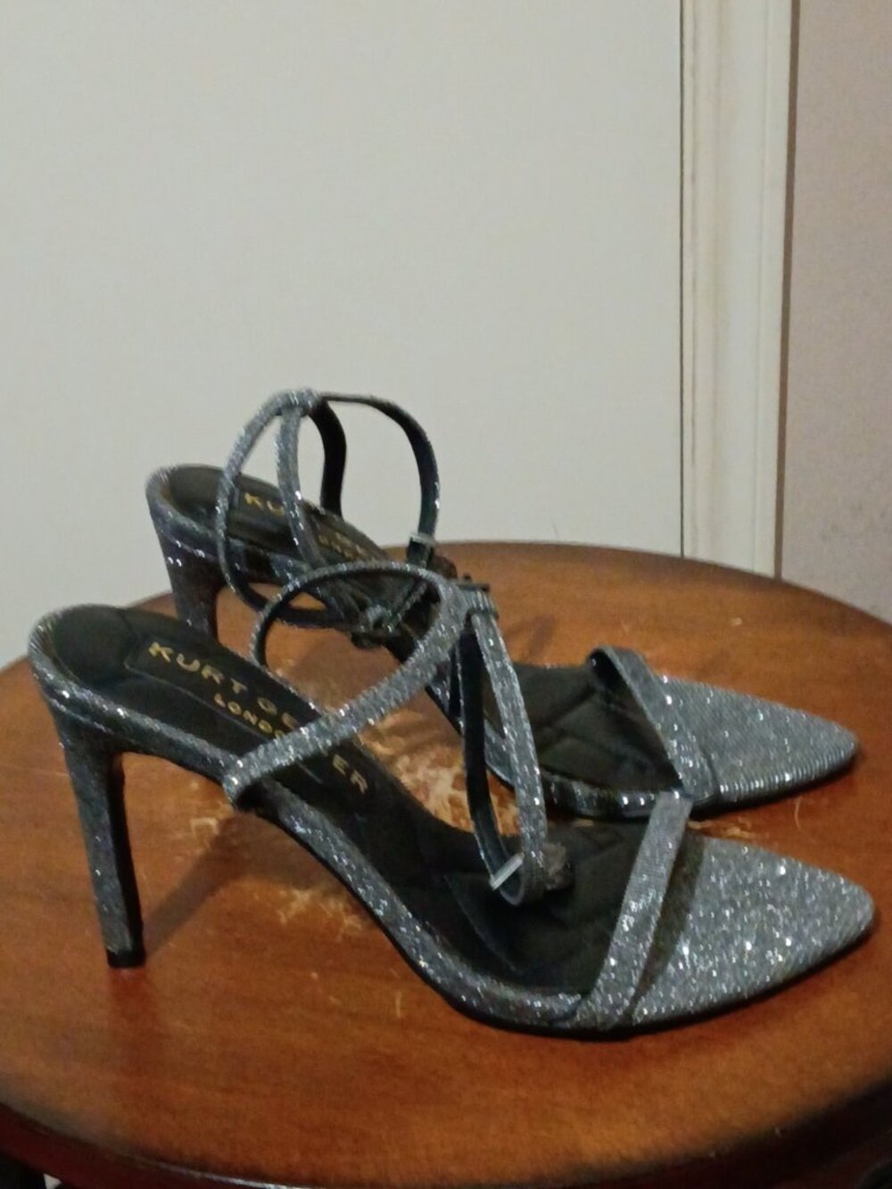 Kurt Geiger London Slim High Heels Silver Glitter Cross Strap Women's Sz 37 (7)
